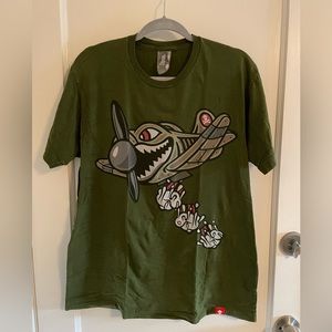 Johnny Cupcakes Jet Bomber Green T-Shirt Size Men’s Large